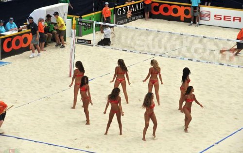 99403,xcitefun-beach-volley-cheerleaders-002.jpg