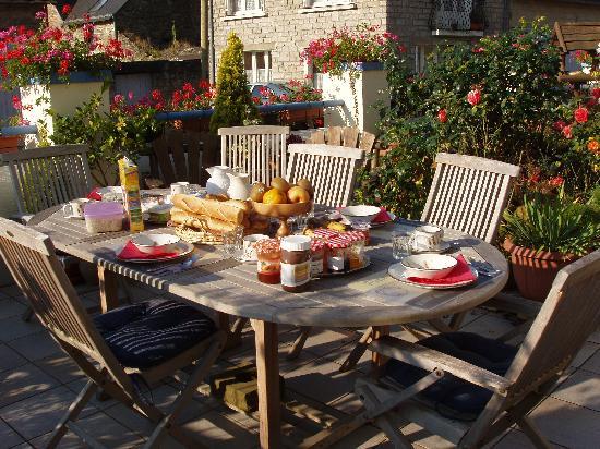 breakfast-on-the-terrasse.jpg